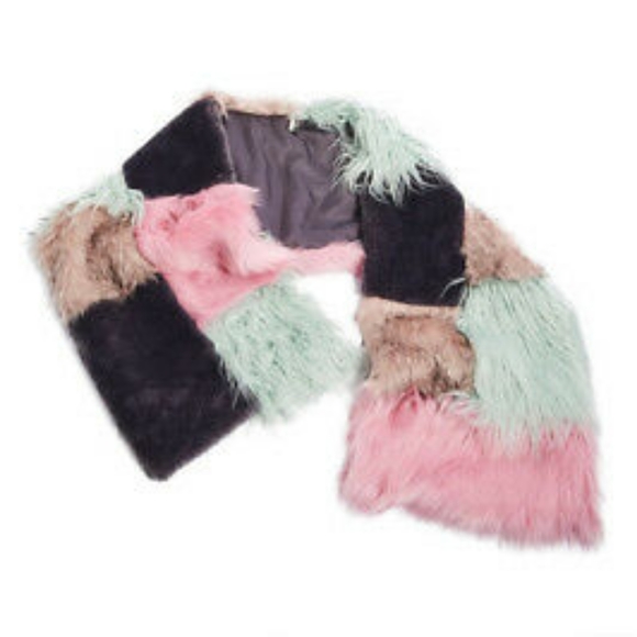Topshop Zeus Faux Fur Swearling patchwork scarf - Picture 8 of 8